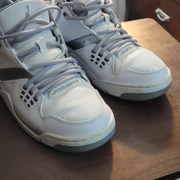 317820-100 Men’s Air Jordan Flight 23 White/Cool Grey/White, SZ 9 - Picture 2 of 5